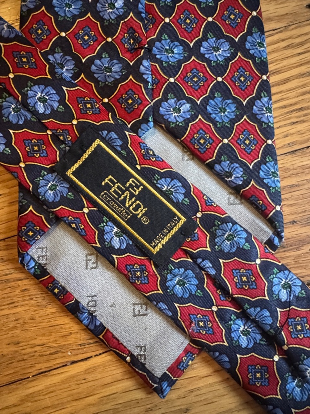  Fendi Men’s Silk Tie Red Blue Floral Medallion Made in Italy